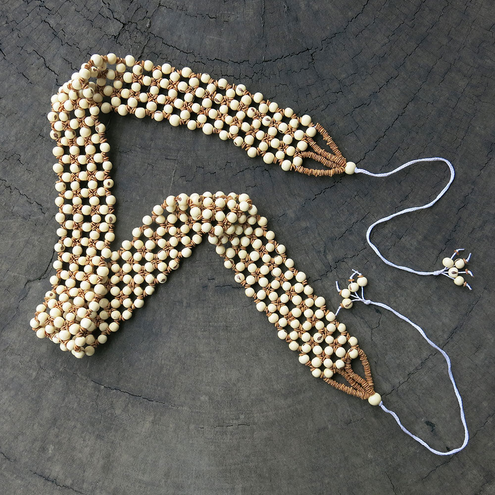 Cinto em sementes de açaí e morototó creme Cinto em sementes de açaí e morototó creme