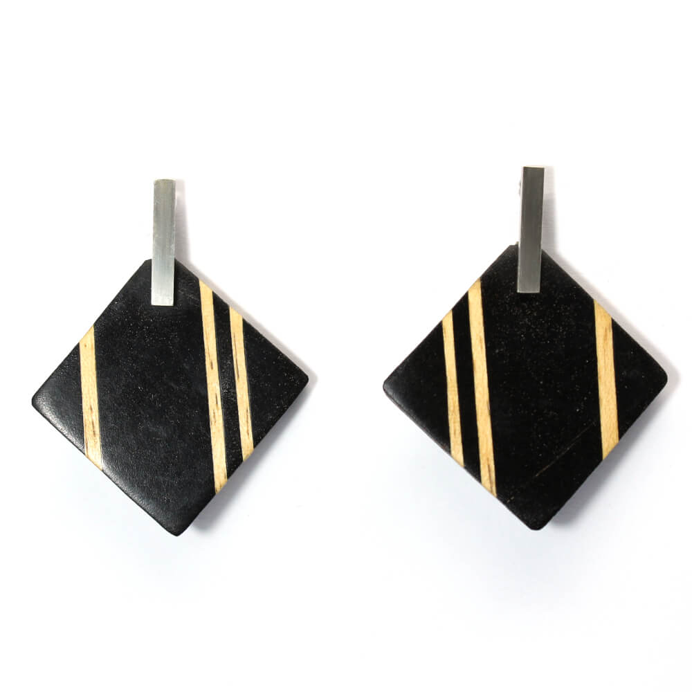 Brinco Quadrado em madeira marchetada e prata Brinco Quadrado em madeira marchetada e prata