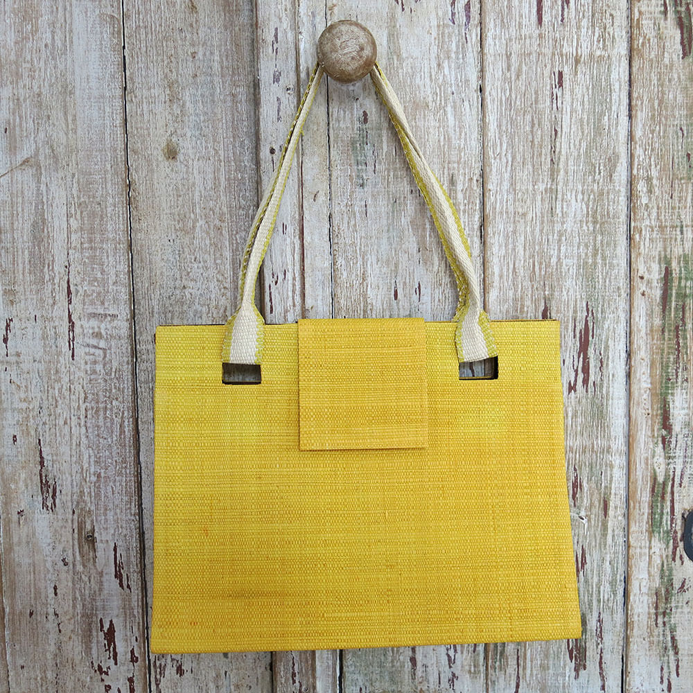 Bolsa “Madame” em fibra de buriti – Amarela Bolsa “Madame” em fibra de buriti – Amarela