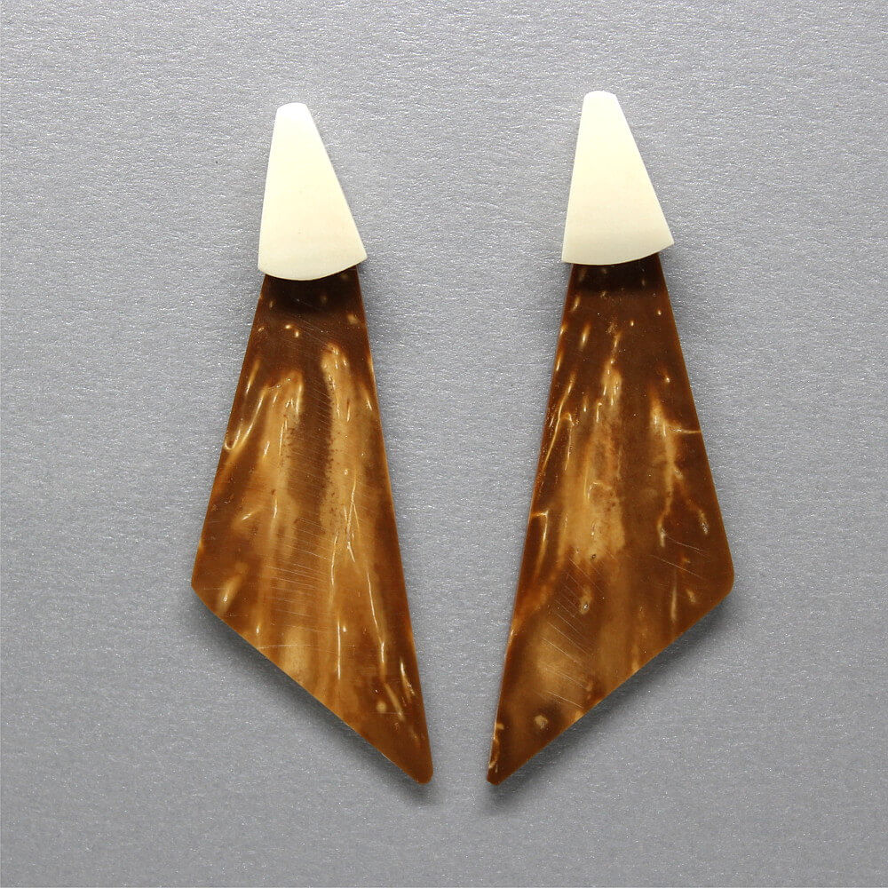 Brinco Triângulo - Osso com coco Brinco Triângulo - Osso com coco