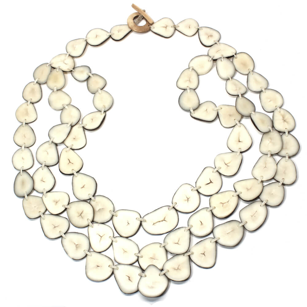 Biojoia colar em fatias de Jarina natural e fecho de Coco Biojoia colar em fatias de Jarina natural e fecho de Coco