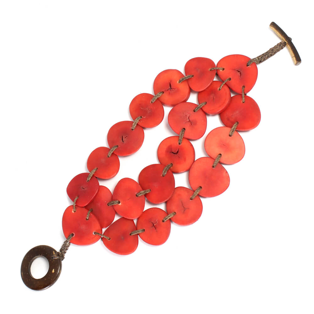 Biojoia pulseira em fatias de Jarina tingida de vermelho e fecho de Coco Biojoia pulseira em fatias de Jarina tingida de vermelho e fecho de Coco