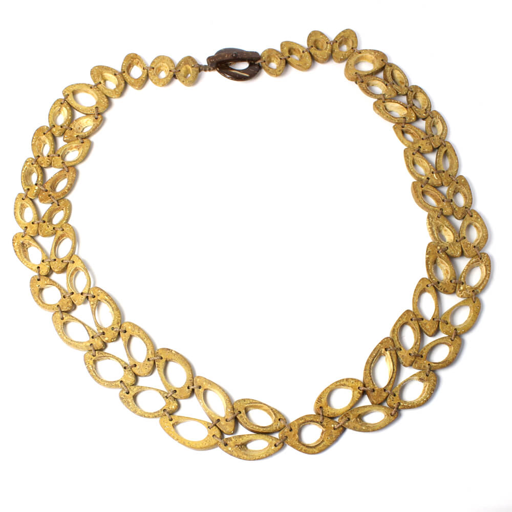 Biojoia colar de fatias de Baru natural e fecho de Coco Biojoia colar de fatias de Baru natural e fecho de Coco