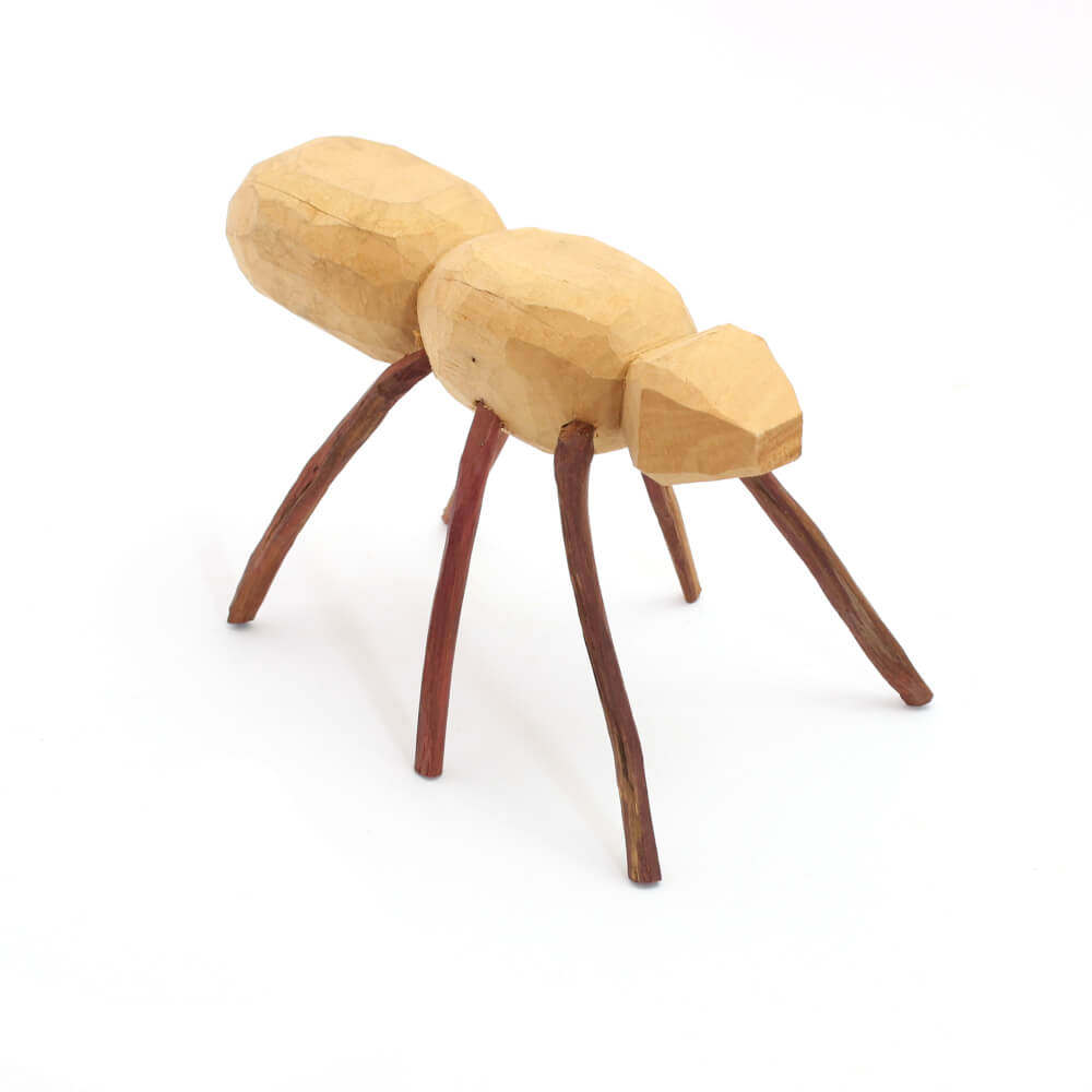 Escultura de Formiga em madeira P Escultura de Formiga em madeira P