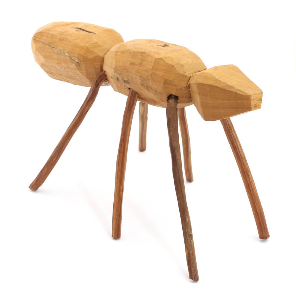 Escultura de Formiga em madeira M Escultura de Formiga em madeira M