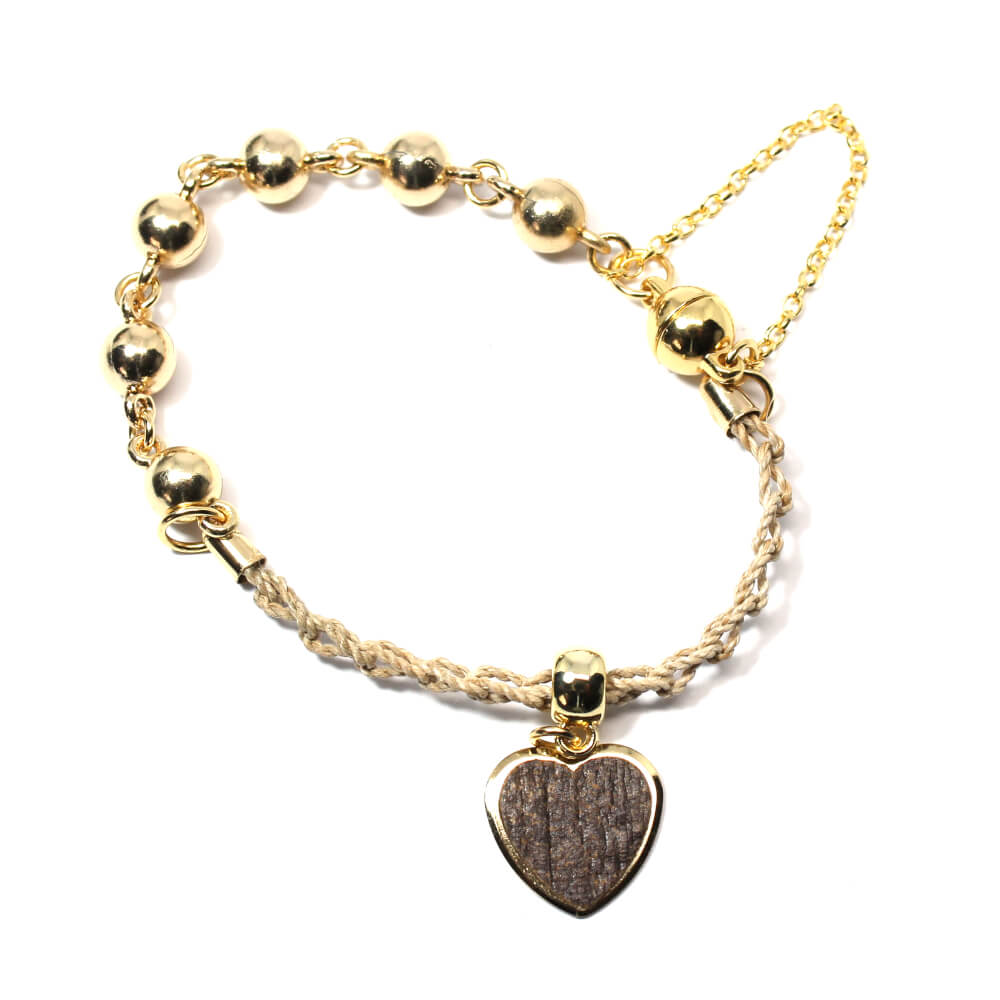 Pulseira em crochê de fibra de bananeira e pingente de coração - Beth Pulseira em crochê de fibra de bananeira e pingente de coração - Beth