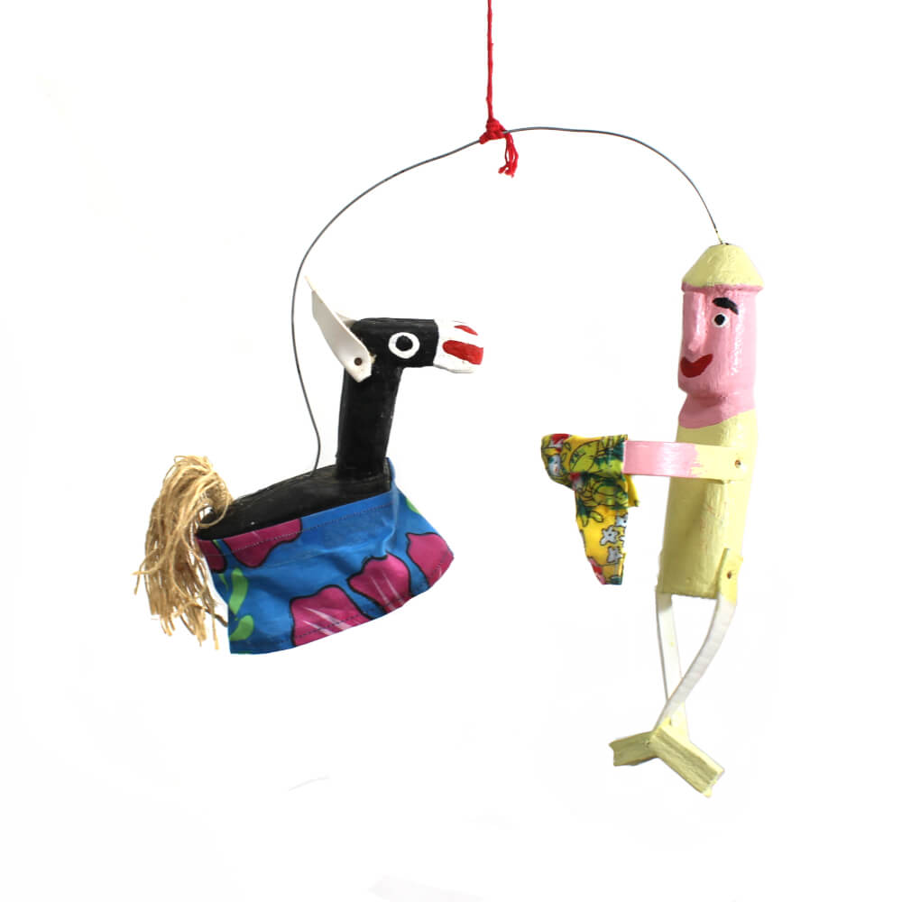 Móbile homem roupa amarela e cavalo preto - Mestre Miro Móbile homem roupa amarela e cavalo preto - Mestre Miro