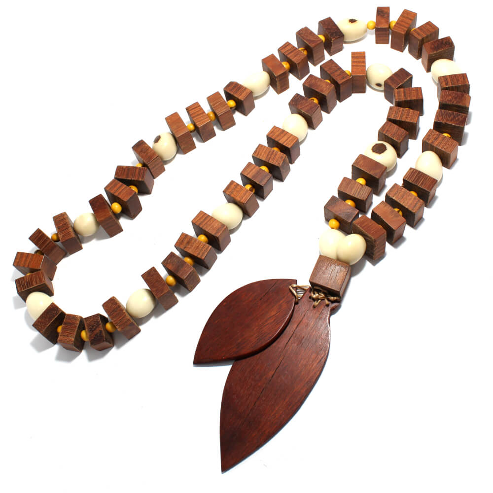 Colar de mesa decorativo em Jarina e cubos de madeira Colar de mesa decorativo em Jarina e cubos de madeira