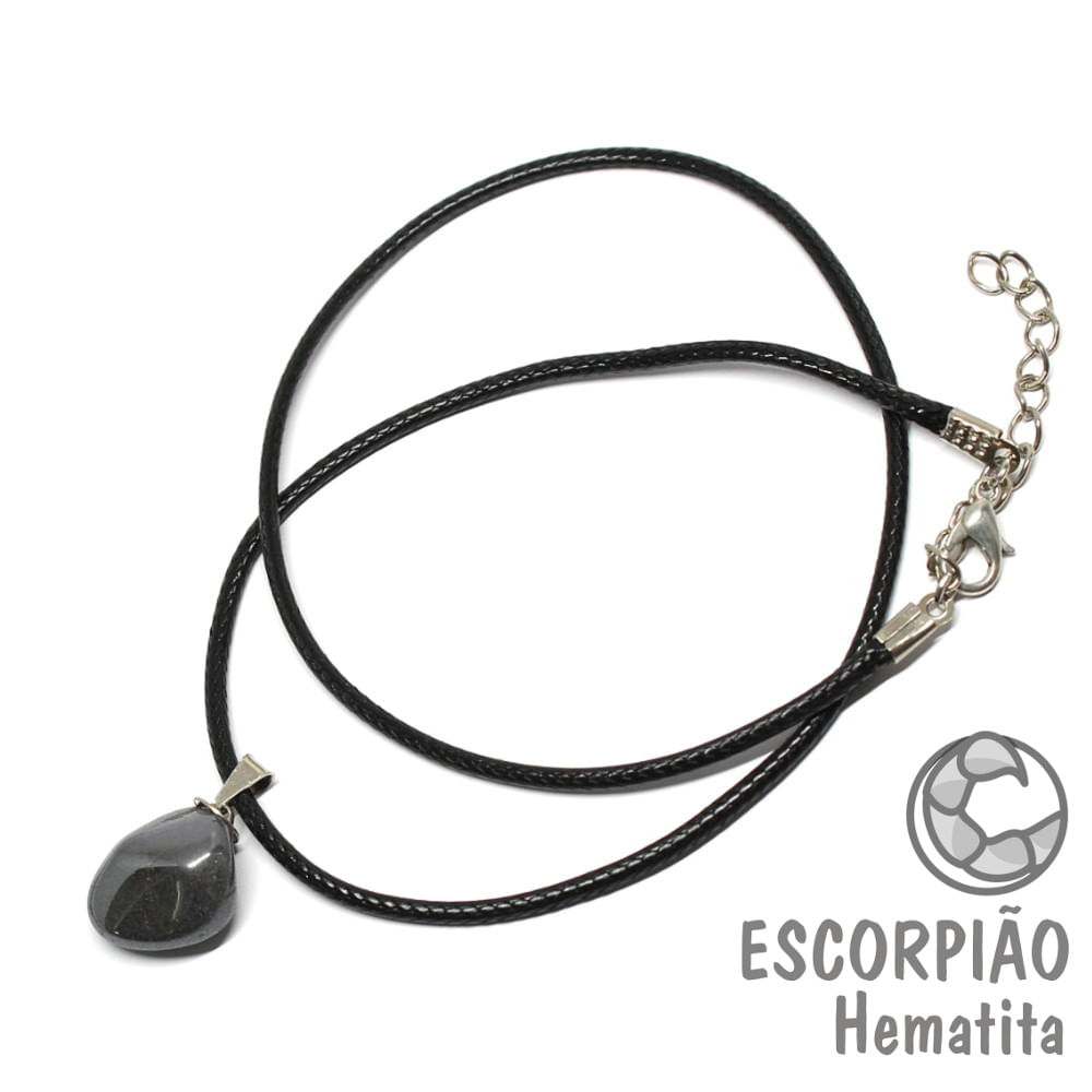 Pingente signo Escorpião - Hematita c/ cordão de couro sintético e fecho de metal Pingente signo Escorpião - Hematita c/ cordão de couro sintético e fecho de metal